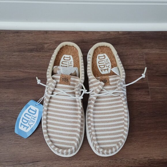 New Hey Dude Wally Slip On Resort Tan White Stripe Mens Size 9 - Picture 3 of 7